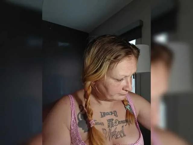 Adelaideskyy on BongaCams