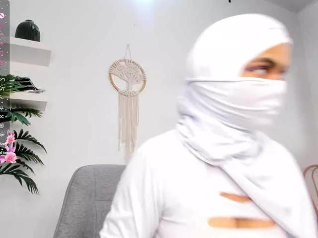 Aura-cuutee on BongaCams 
