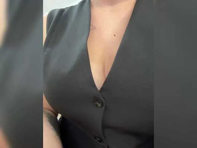 CherryKiss on BongaCams