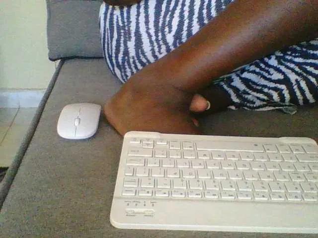 Dizzydose1 on BongaCams 
