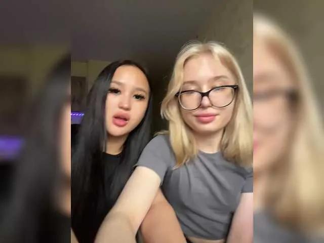EmyEva on BongaCams
