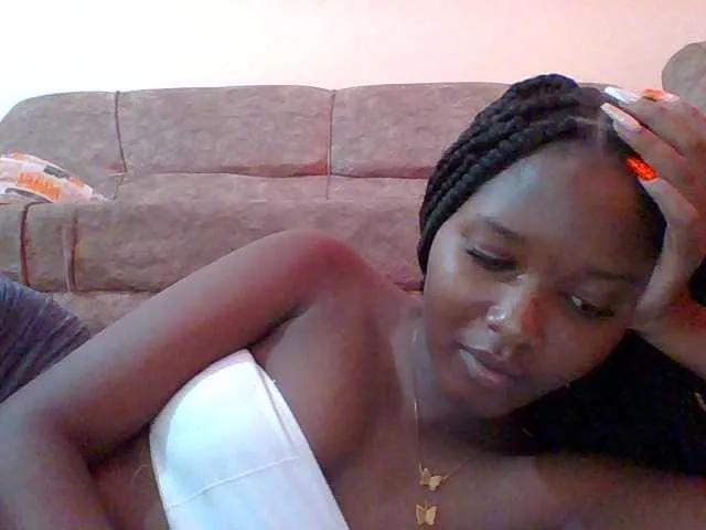 Hornyqueen4 on BongaCams