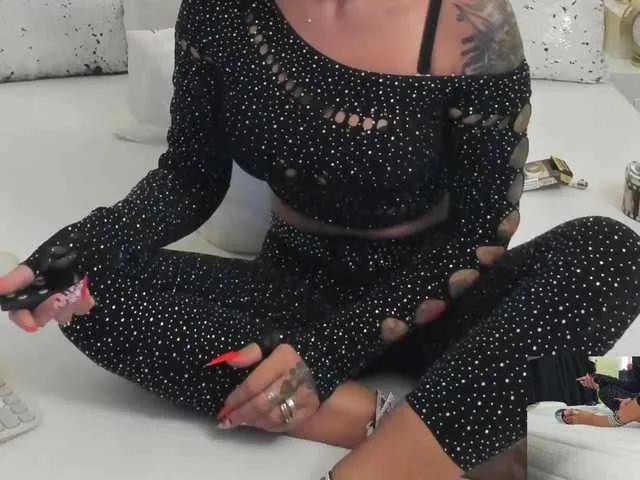 hotred69xxx on BongaCams
