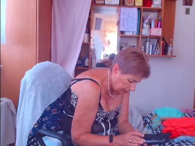 Kira9476 on BongaCams