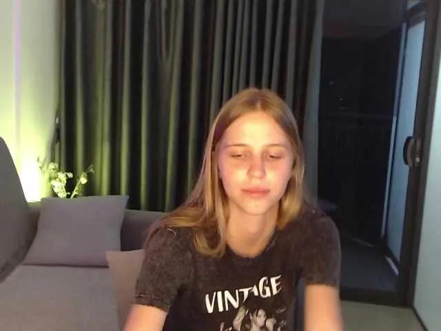 Littlemolly1 on BongaCams 