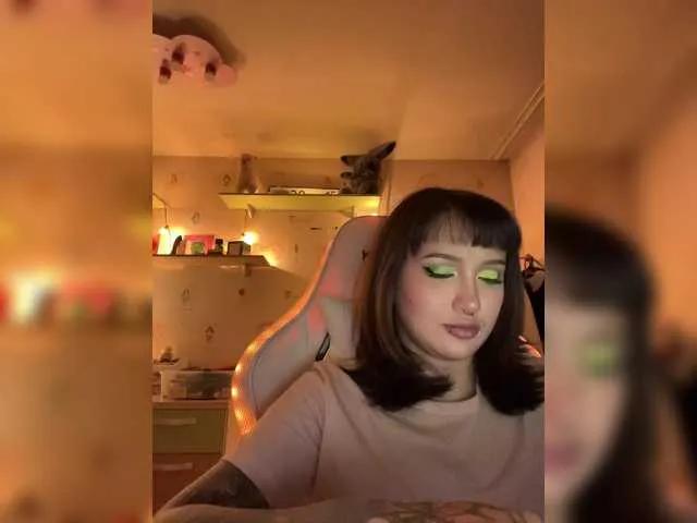littlewetgirl on BongaCams 