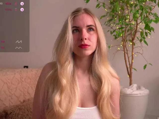 lorrielovestory on BongaCams 