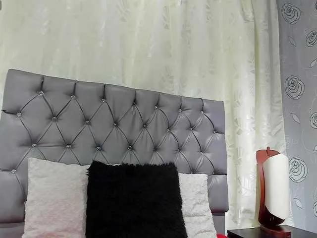 lunaeva23 on BongaCams