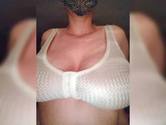 MasseuseLabi on BongaCams 