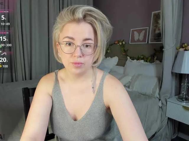 Nikki-Kai on BongaCams 