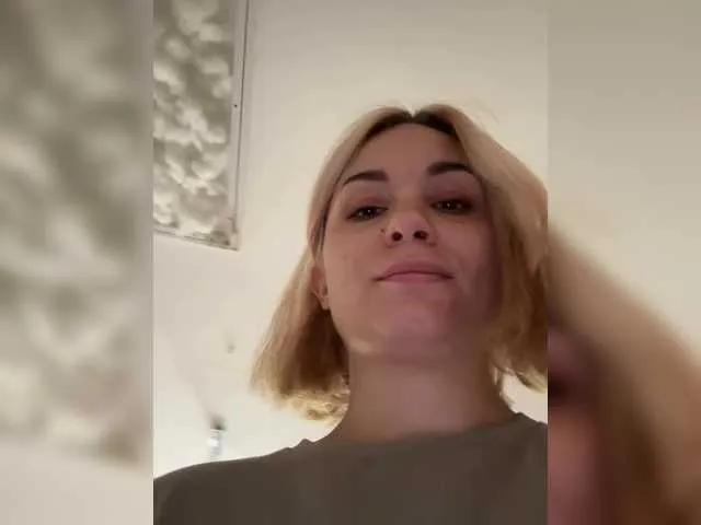 Sandrrra on BongaCams