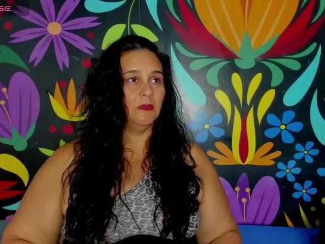 sharlott-bbw on BongaCams