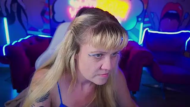 BellaLaPetit on StripChat 
