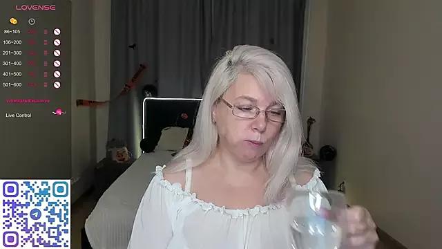 emma_pill on StripChat 