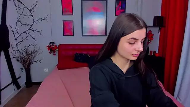 EmmaOlsen4u on StripChat 