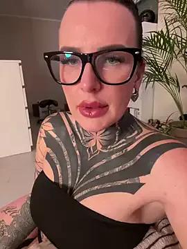 InkedBiitch from StripChat is Freechat