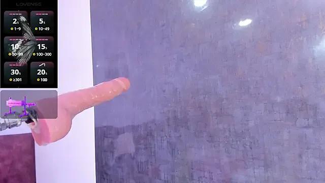 Issys_milf on StripChat 