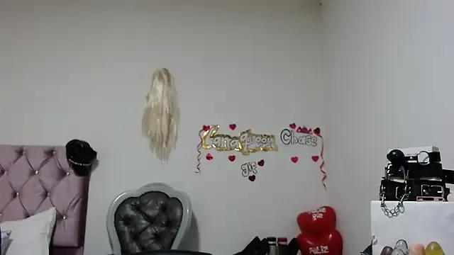 lanaqueen699 on StripChat 