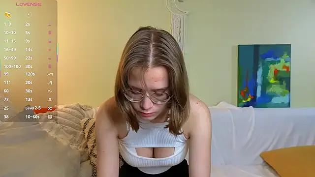 LinnGee on StripChat 