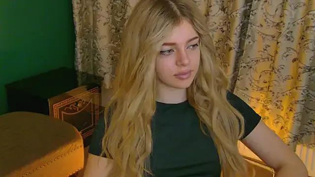 LittlePoem on StripChat 