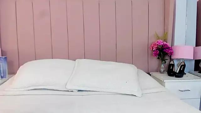 MollyBigBoobs12 on StripChat 