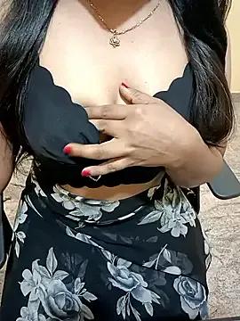 Pooja-05 on StripChat 