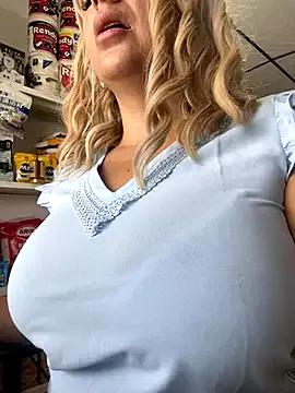 sammyqueenx21 on StripChat 