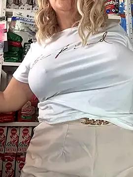 sammyqueenx21 on StripChat 