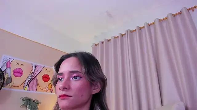 SkiinnyAna on StripChat 