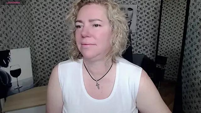 unsual_milf on StripChat 